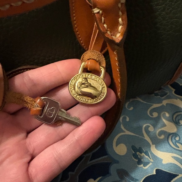 Dooney and Bourke vintage Gladstone - Picture 11 of 16